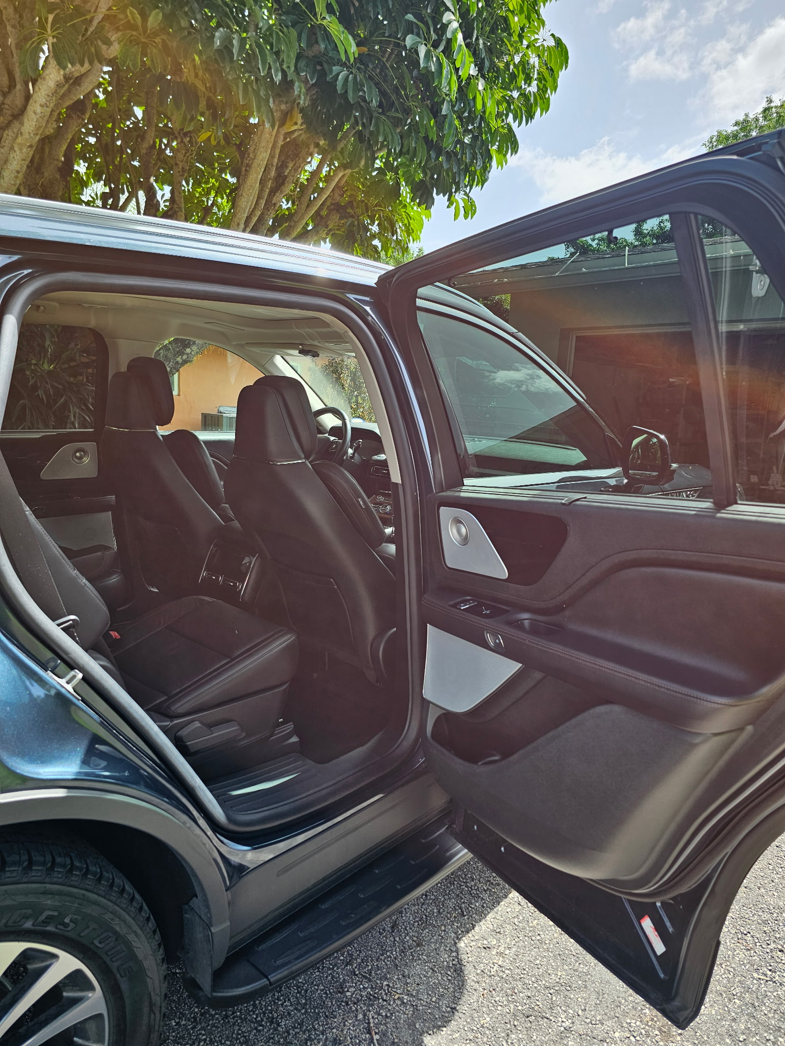 Used 2023 Lincoln Aviator Reserve w/ Equipment Group 201A RWD image 9