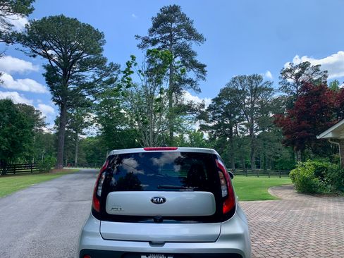 Used 2019 Kia Soul FWD image 5