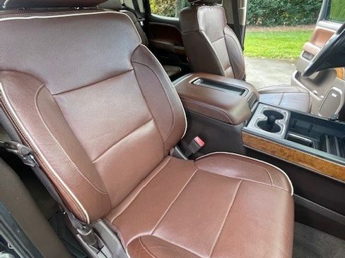 Used 2015 Chevrolet Silverado 1500 High Country w/ High Country Premium Package image 12