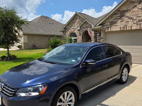 Used 2013 Volkswagen Passat 2.5 SEL FWD image 1