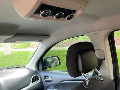 Used 2019 Dodge Journey SE w/ Connectivity Group image 8