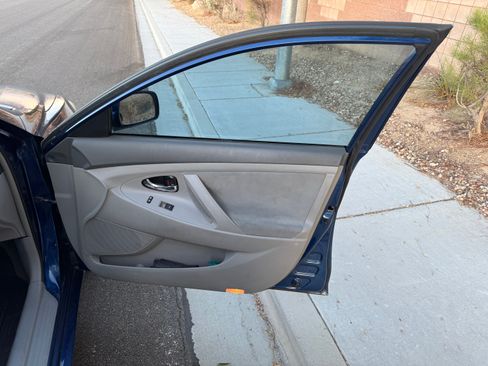 Used 2010 Toyota Camry LE FWD image 11