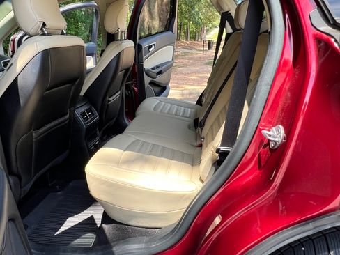 Used 2019 Ford Edge SEL w/ Equipment Group 201A AWD/4WD image 9