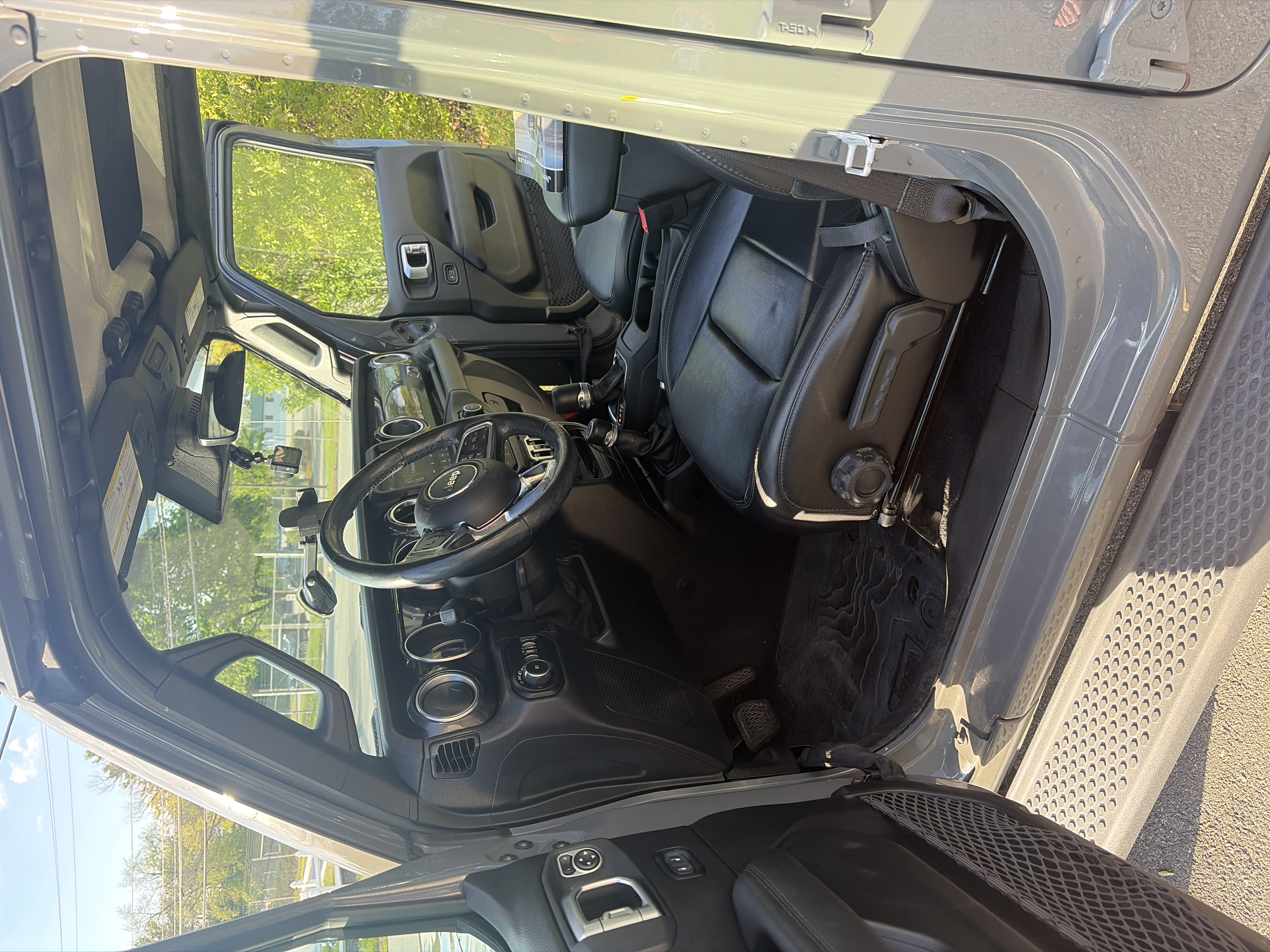 Used 2020 Jeep Wrangler Unlimited Sahara AWD/4WD image 11