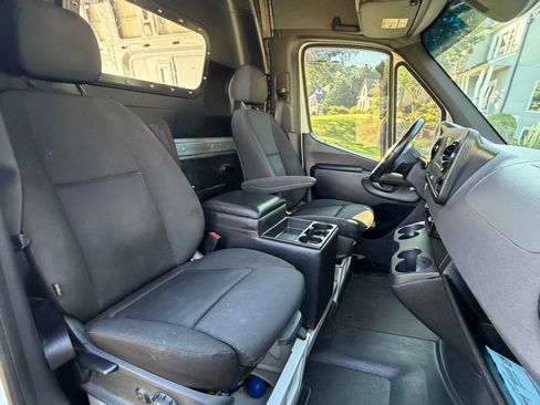 Used 2022 Mercedes-Benz Sprinter 1500 image 29