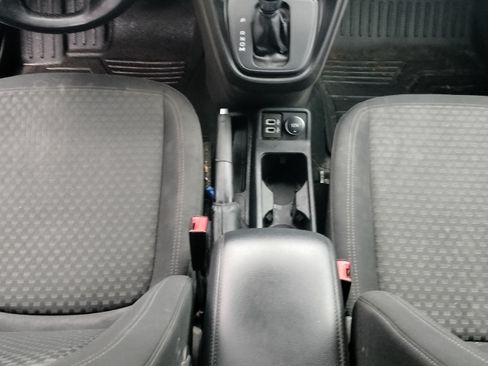 Used 2019 Ford Transit Connect XLT image 6