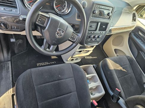 Used 2013 Dodge Grand Caravan SE image 1