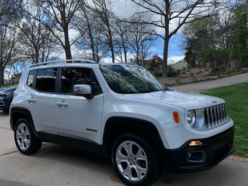 Used 2017 Jeep Renegade Limited AWD/4WD image 9