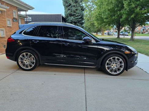 Used 2011 Porsche Cayenne S image 2