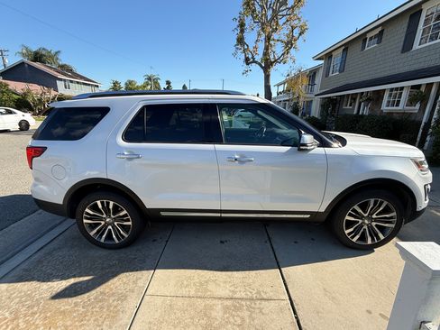 Used 2017 Ford Explorer Platinum image 6