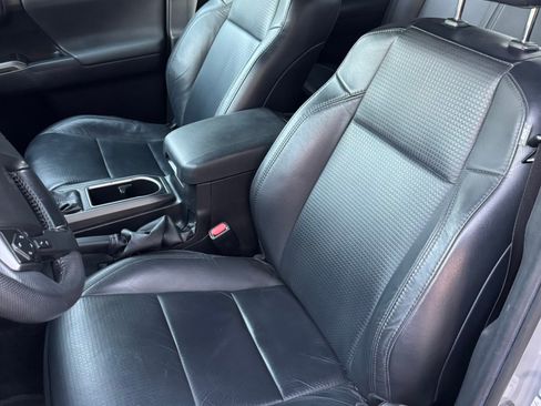 Used 2021 Toyota Tacoma TRD Off-Road w/ TRD Premium Off Road Package image 10