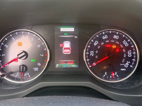 Used 2020 Toyota RAV4 XLE w/ Carpet Mat Package FWD image 17