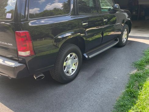 Used 2002 Cadillac Escalade AWD image 11
