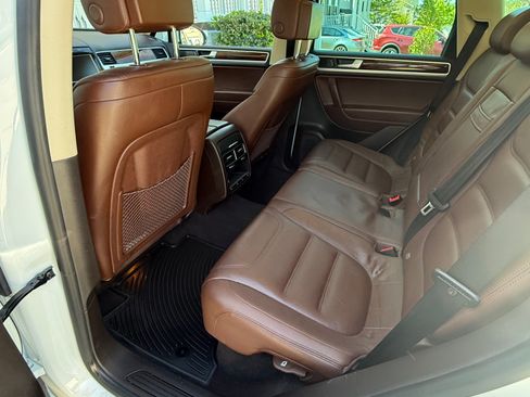 Used 2014 Volkswagen Touareg VR6 AWD/4WD image 11
