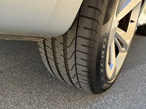 Used 2019 Bentley Bentayga image 25