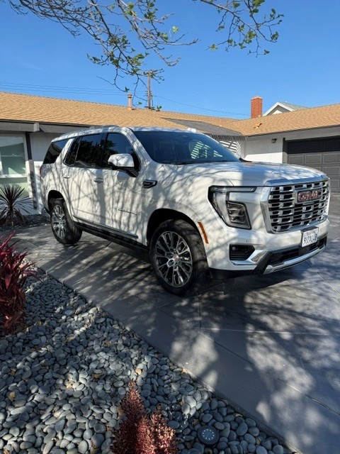 Used 2025 GMC Yukon Denali w/ Denali Reserve Package AWD/4WD image 2