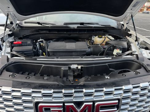 Used 2023 GMC Yukon XL Denali w/ Denali Reserve Package image 9