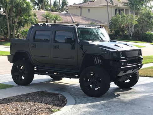 Used 2005 HUMMER H2 SUT w/ Preferred Equipment Group AWD/4WD image 16