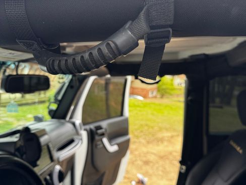 Used 2015 Jeep Wrangler Unlimited Sahara w/ Connectivity Group image 24