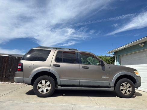 Used 2006 Ford Explorer XLT image 1