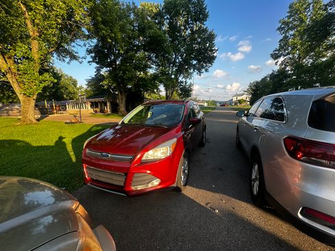 Used 2015 Ford Escape SE w/ Equipment Group 201A image 2
