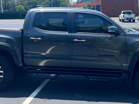 Used 2022 Toyota Tacoma TRD Off-Road AWD/4WD image 12