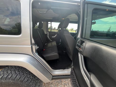 Used 2018 Jeep Wrangler Unlimited Rubicon AWD/4WD image 15