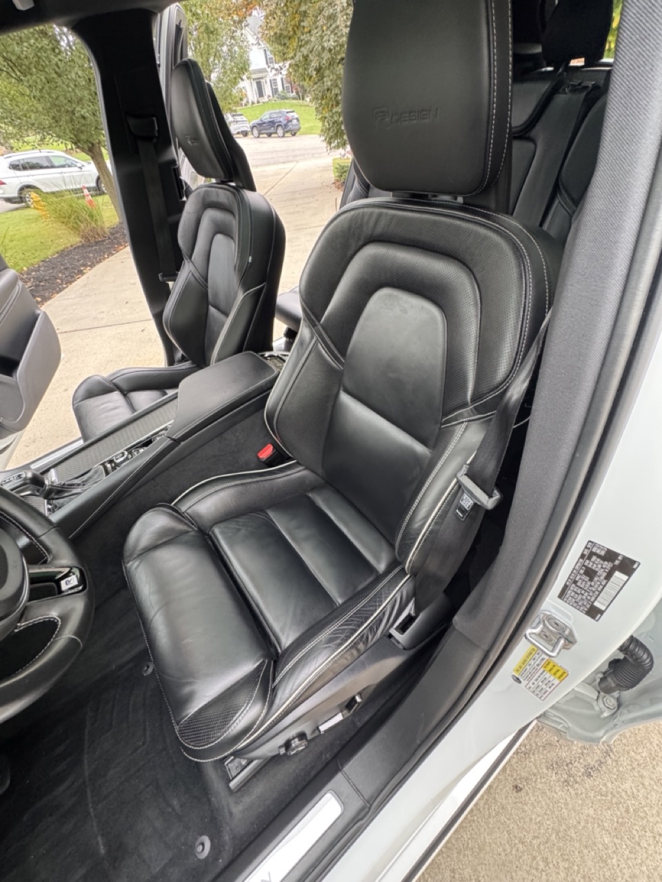 Used 2020 Volvo XC90 T6 R-Design w/ Advanced Package AWD/4WD image 14