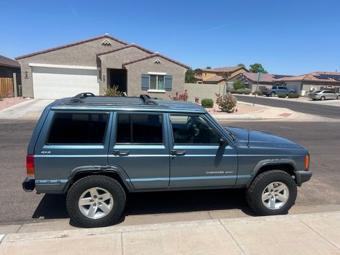 Used 1999 Jeep Cherokee 4WD 4-Door image 1