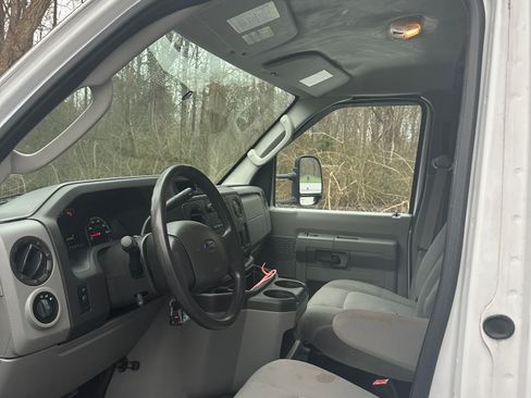 Used 2015 Ford E-350 and Econoline 350 Super Duty w/ Power Windows & Locks Group image 9