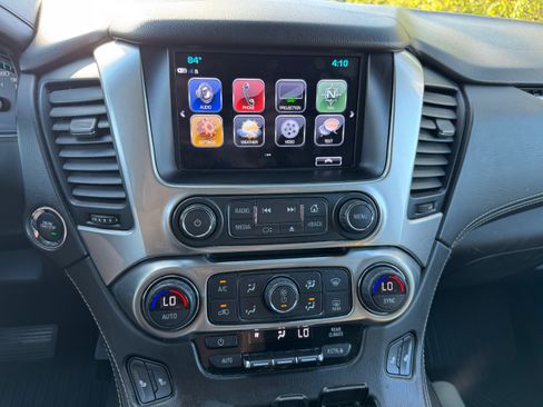 Used 2018 Chevrolet Suburban LT w/ LT Signature Package image 6