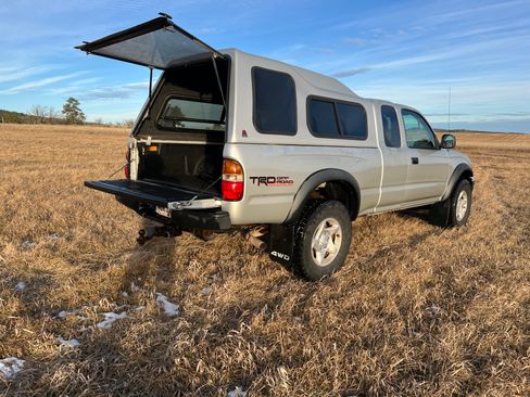 Used 2004 Toyota Tacoma 4x4 Xtracab V6 image 9