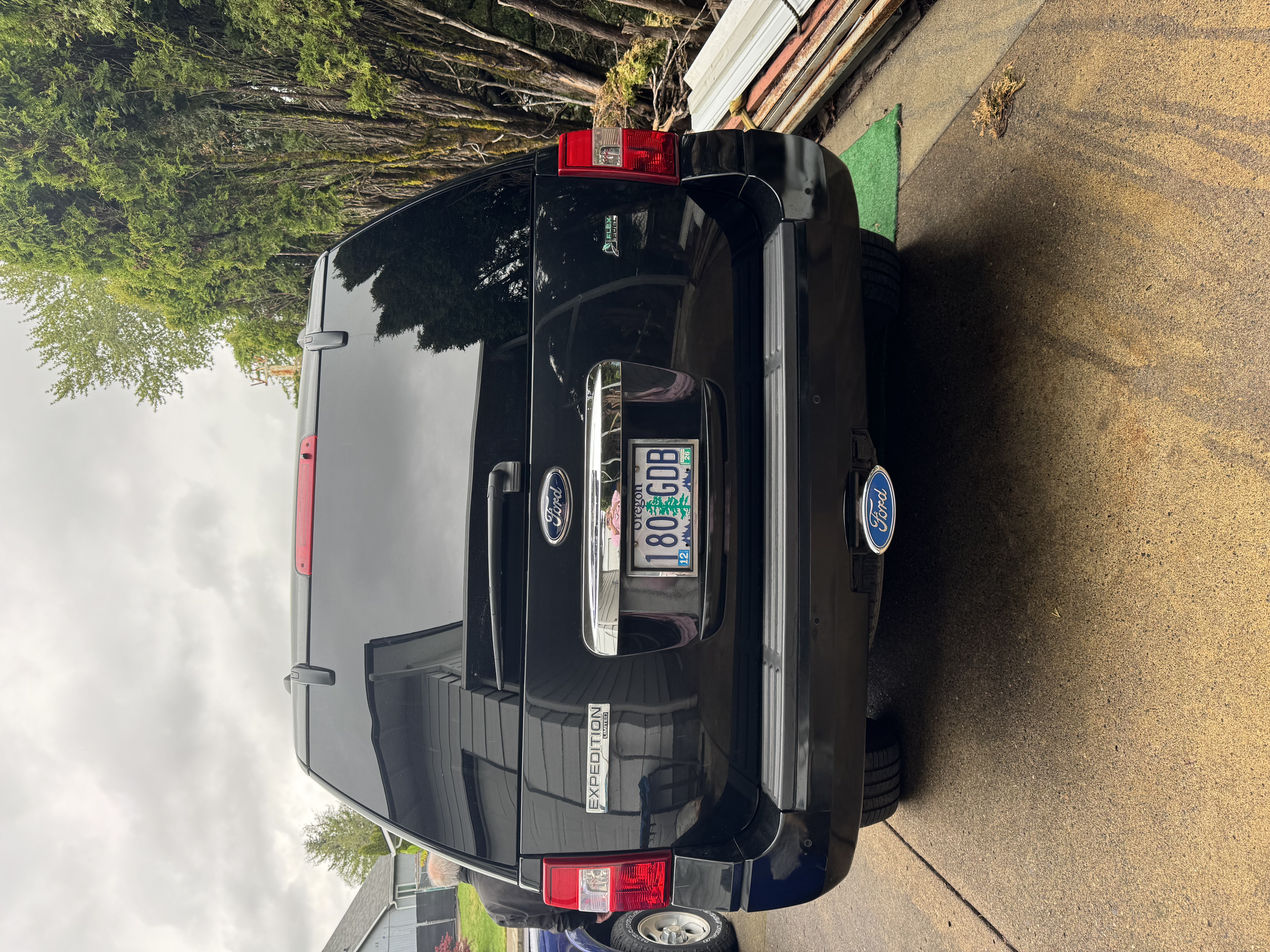 Used 2013 Ford Expedition Limited AWD/4WD image 2