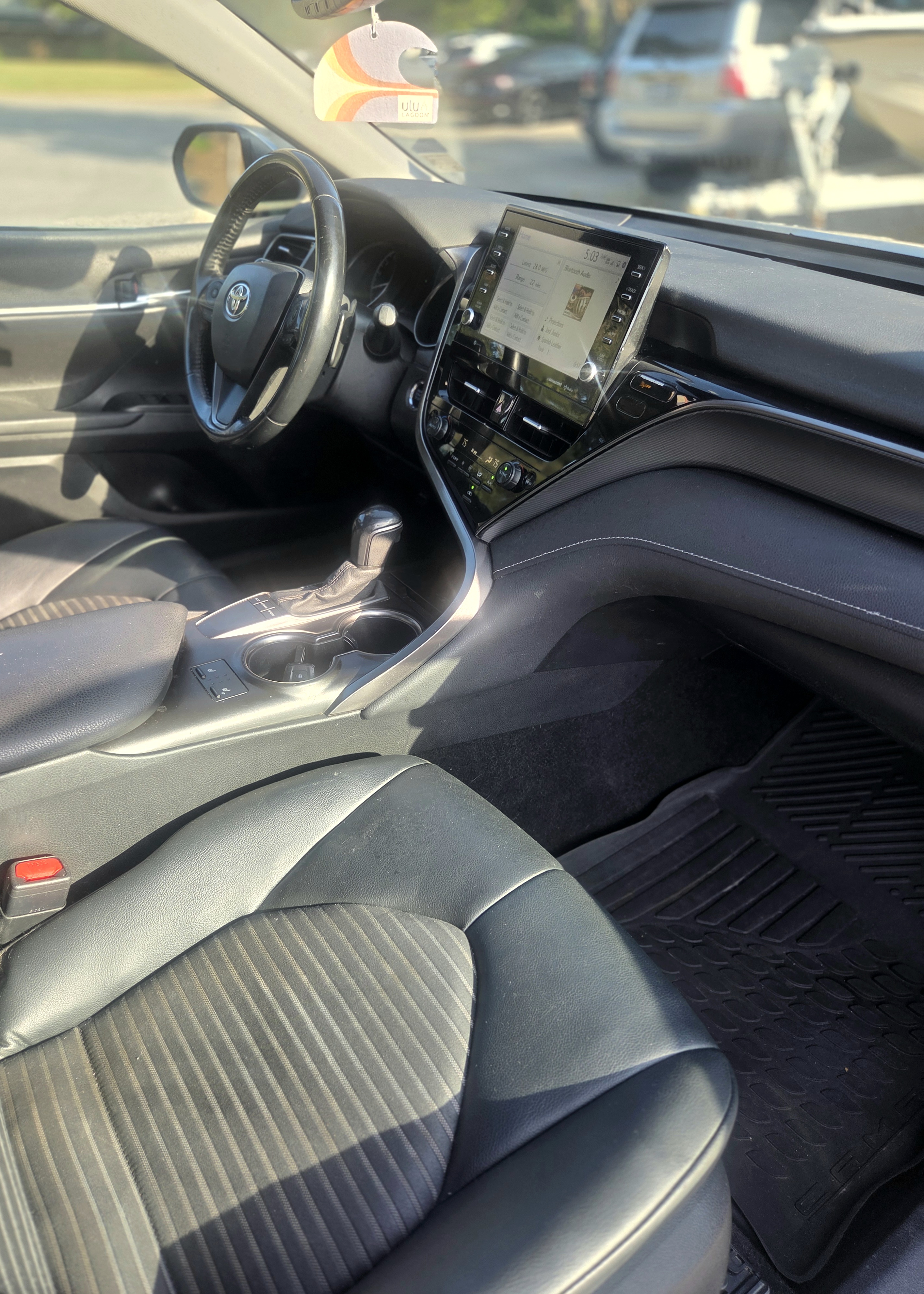Used 2022 Toyota Camry SE w/ Cold Weather Package FWD image 5