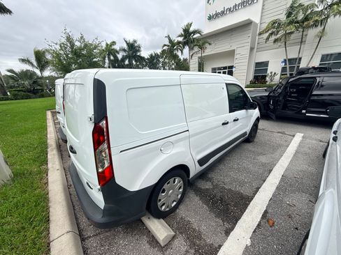 Used 2017 Ford Transit Connect XL image 6
