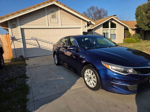Used 2017 Kia Optima LX image 4