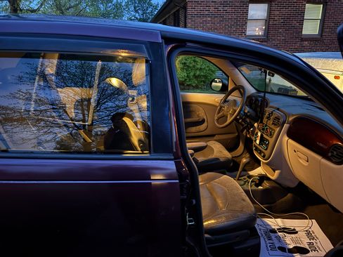 Used 2002 Chrysler PT Cruiser Limited FWD image 8