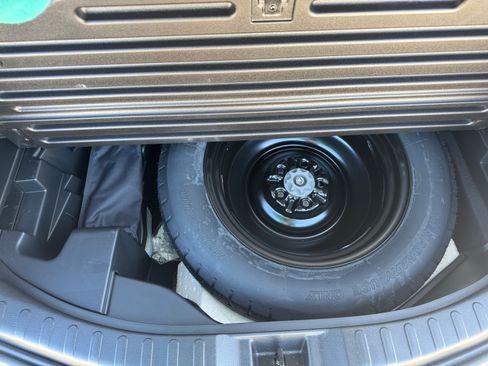 Used 2018 Toyota RAV4 Limited image 11