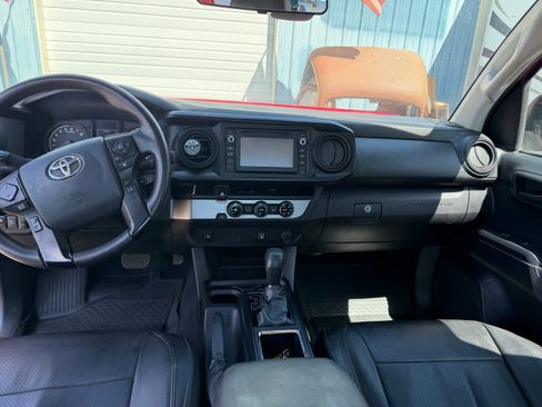 Used 2018 Toyota Tacoma SR RWD image 14