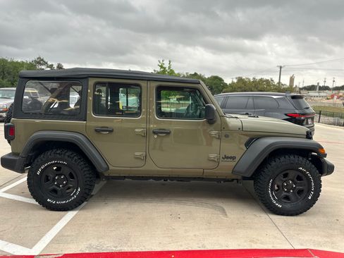 Used 2025 Jeep Wrangler Unlimited Sport AWD/4WD image 4