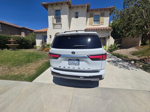 Used 2025 Toyota Sequoia Capstone AWD/4WD image 5