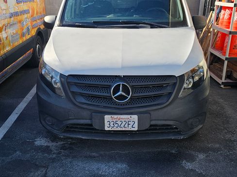 Used 2017 Mercedes-Benz Metris image 2