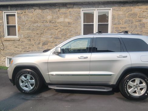 Used 2011 Jeep Grand Cherokee Laredo w/ Trailer Tow Group AWD/4WD image 1