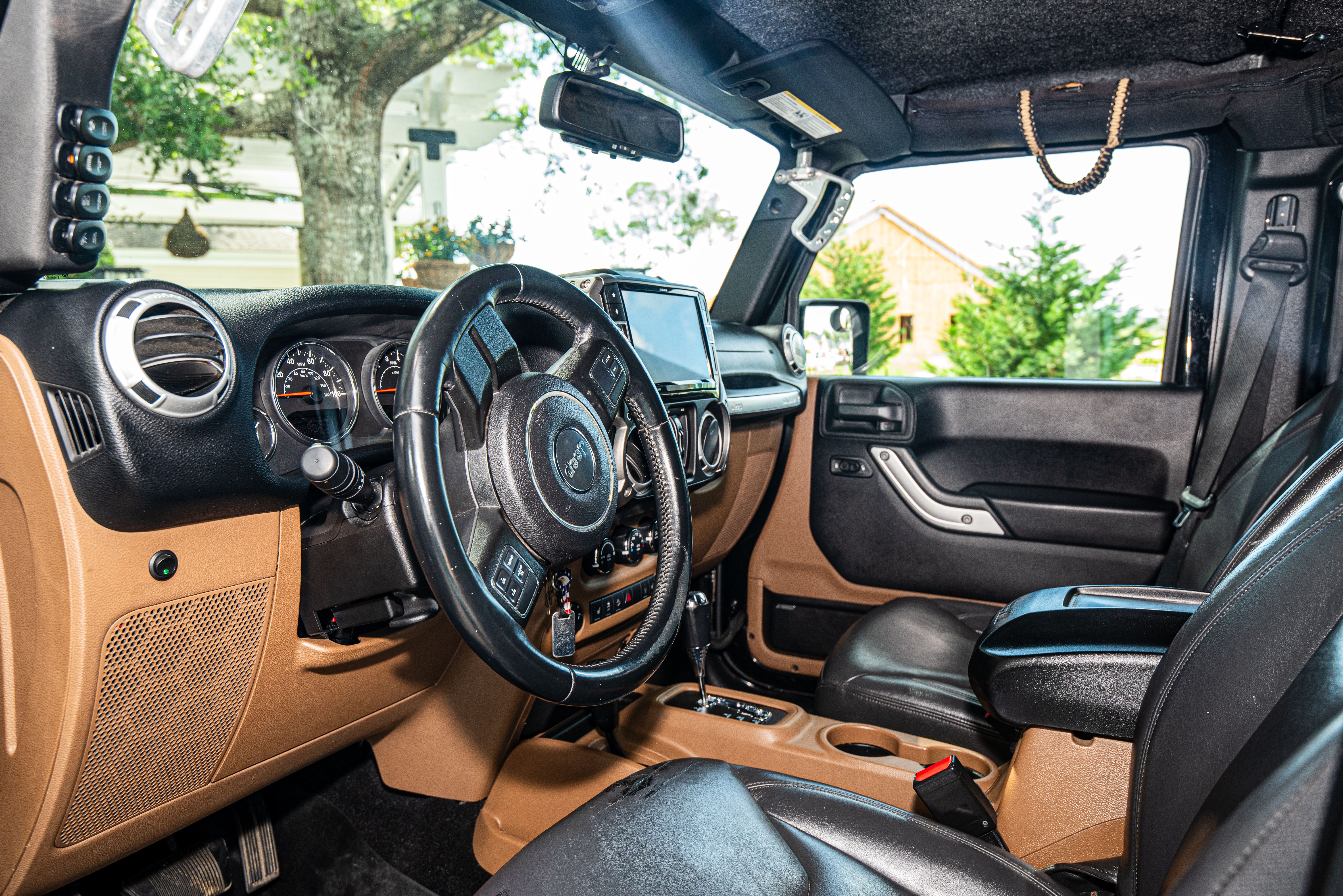 Used 2015 Jeep Wrangler Unlimited Sahara AWD/4WD image 8