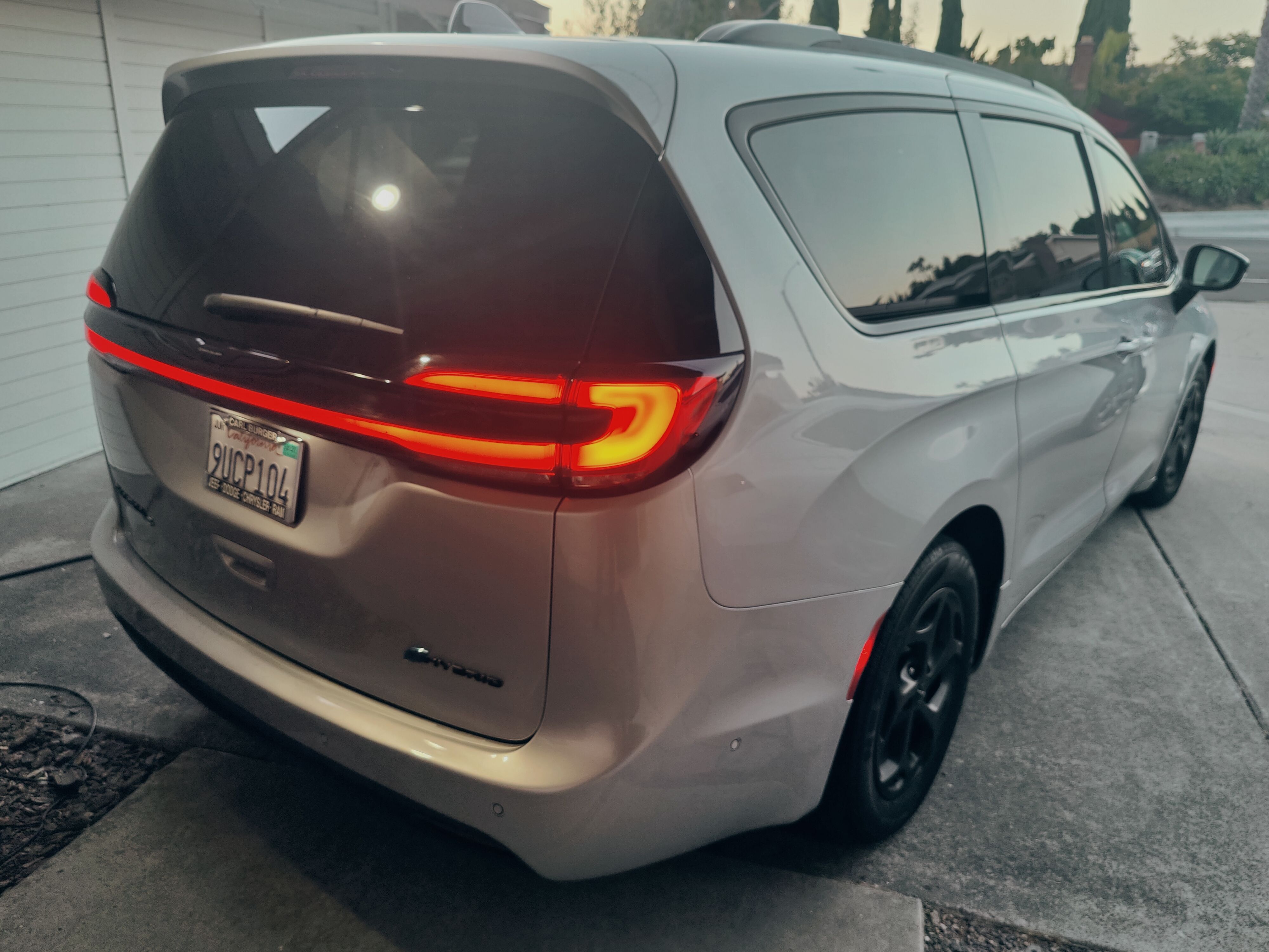 Used 2024 Chrysler Pacifica Premium FWD image 4