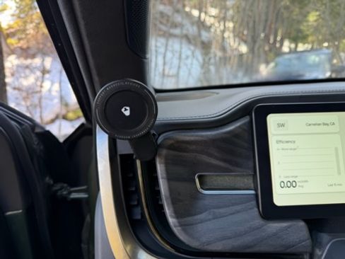 Used 2023 Rivian R1S Adventure image 25