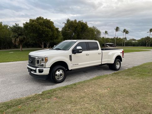 Used 2020 Ford F350 Platinum image 4