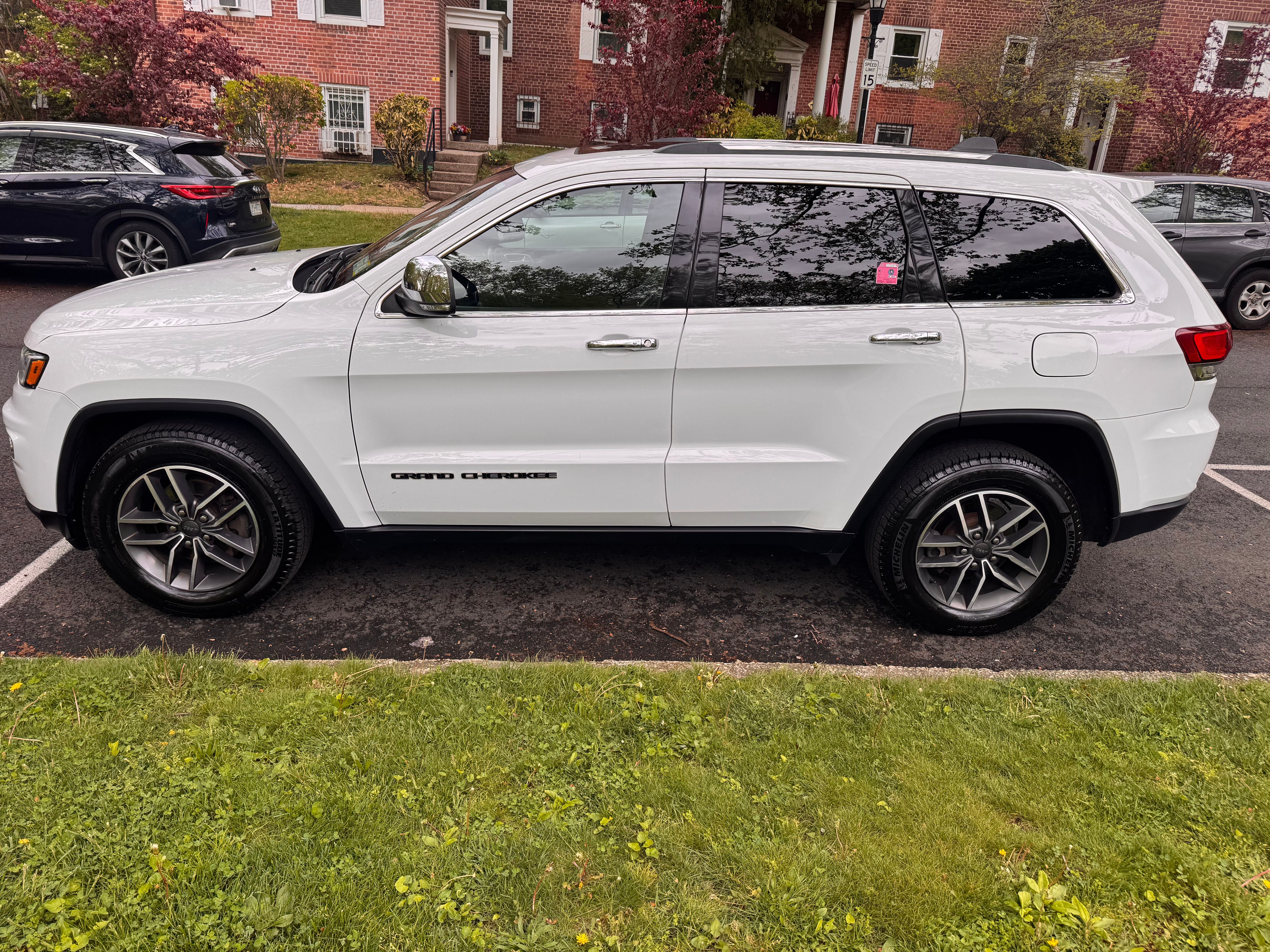 Used 2020 Jeep Grand Cherokee Limited w/ Premium Lighting Group AWD/4WD image 10