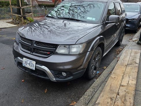 Used 2018 Dodge Journey Crossroad w/ Nav & Sun Group image 2