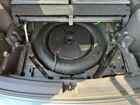 Used 2018 Volkswagen Tiguan SEL Premium image 21